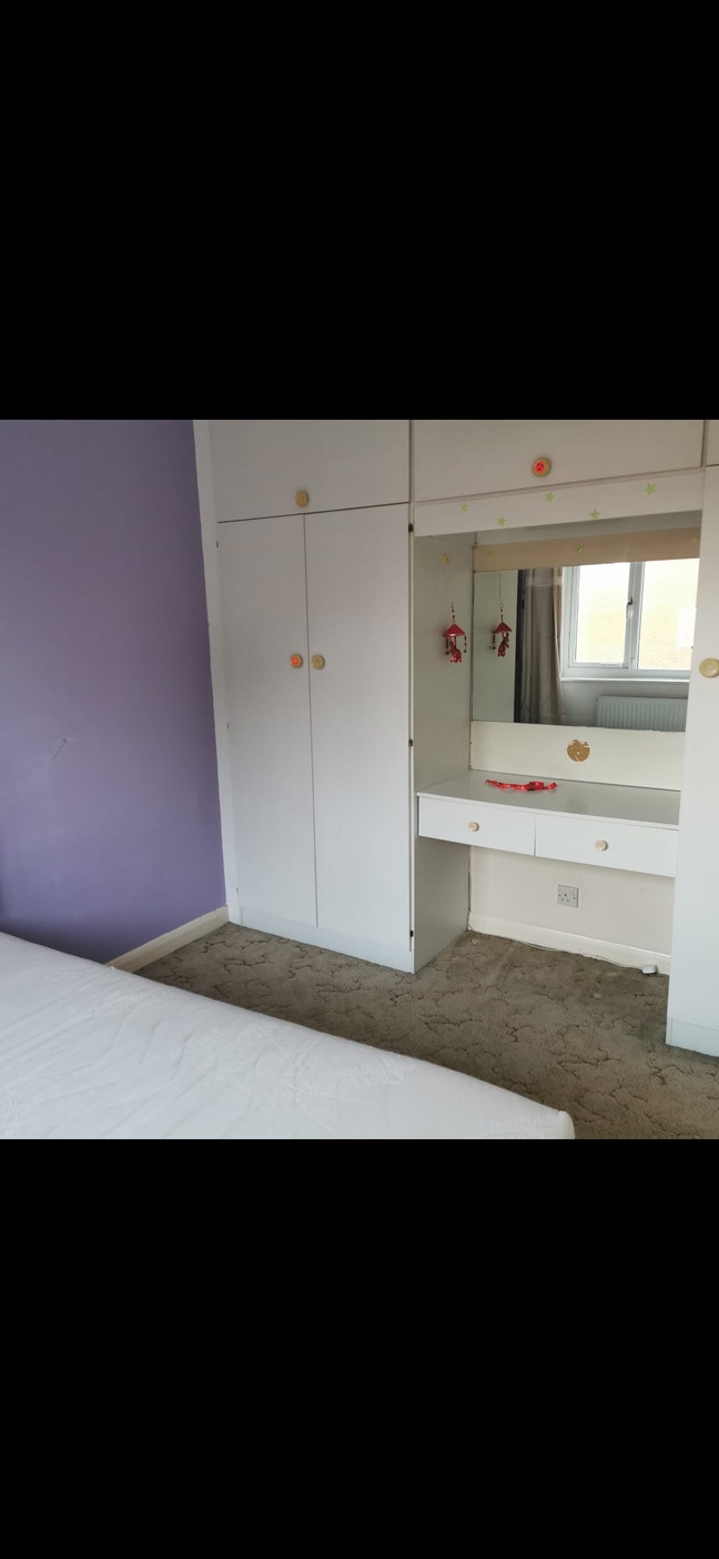 Lovely terrace house located central in Hedge End Main Photo