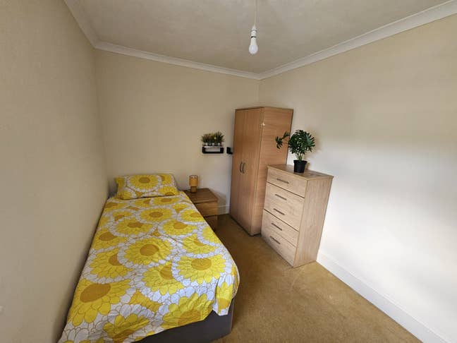 Hello Room seekers :)  We are delighted to offer t Main Photo