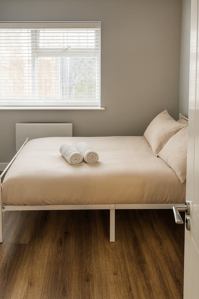 A bright, modern studio/flat in a residential  Main Photo