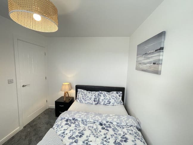 Stylish & Modern Double Room with Own Bathroom Main Photo