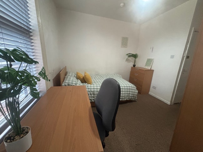Perfect for Amazon Workers in Hull! Main Photo