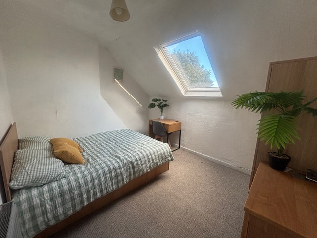 Great for student and professionals near Uni Main Photo