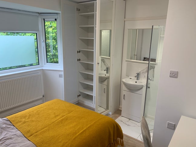 >> Comfy Living - Science Park - Ensuite Double << Main Photo