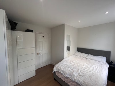 Double Room with Private Bathroom – Clapham Common Main Photo