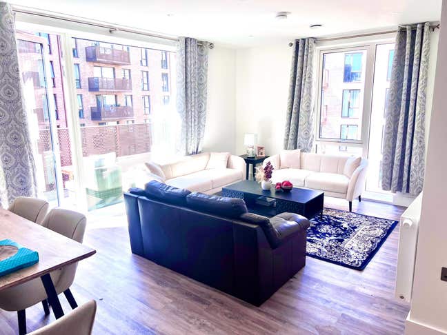 Double Room in Brand New Flat in Canary Wharf  Main Photo