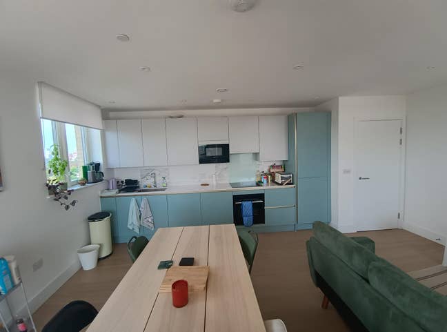 Large room, private bathroom, all bills included Main Photo
