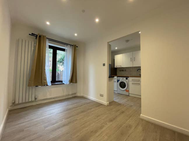 4 Bedroom Home available NOW in Beckton ❗️ Main Photo