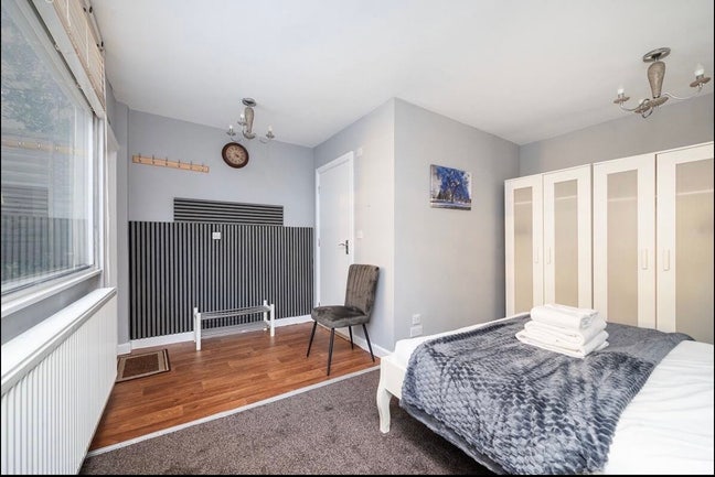 Spacious Self-Contained Bedroom with En-Suite Main Photo