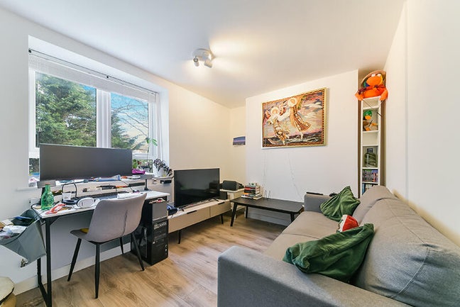 Kew Bridge Double Bedroom Main Photo