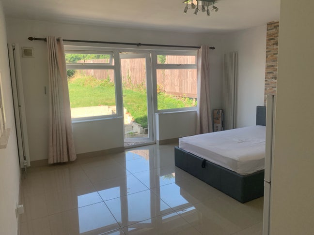 Separate Entrance, 16sqm Double room Main Photo