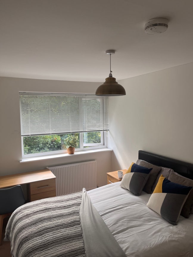 Lovely Double Room Near Town Centre £675 pcm Main Photo