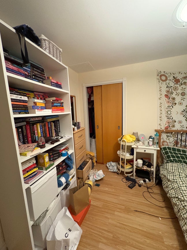 Room available in bright Leith Flat Main Photo
