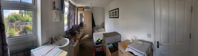 Large room in great location Main Photo