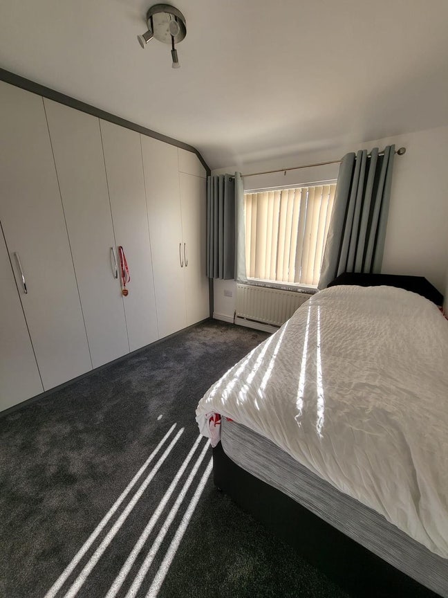 Room for Rent near New Cross Hospital  Main Photo