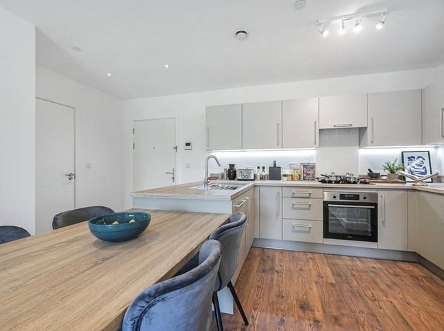 Seeking Flatmate- Luxury Duplex 2-Bed apartment Main Photo