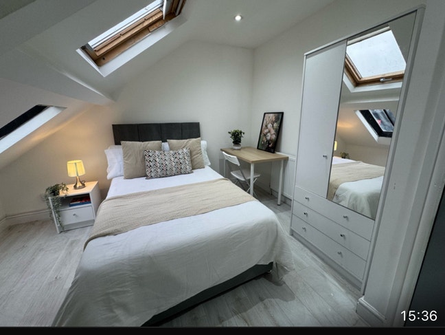 Top floor room Main Photo