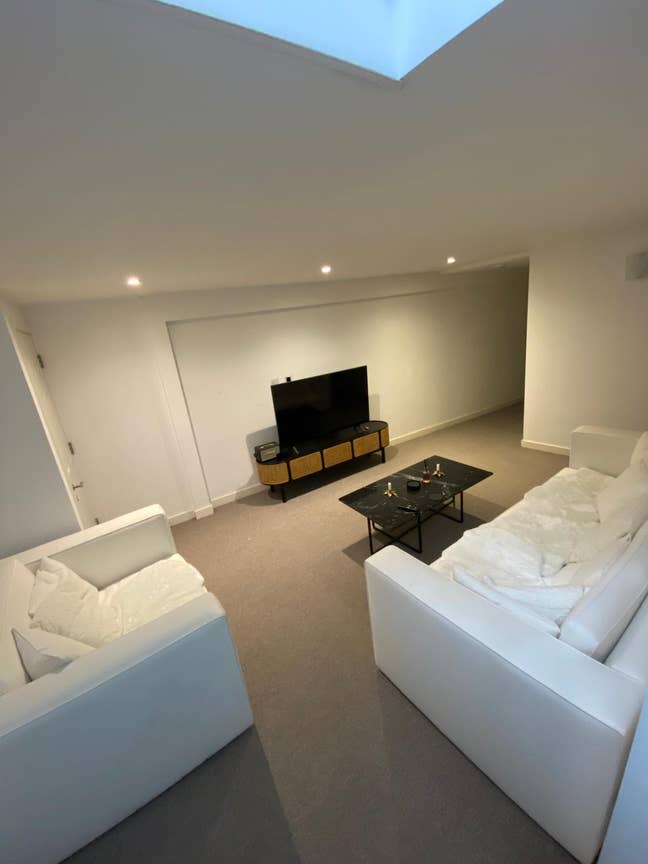 Spacious 2-bed flat in Parsons Green Main Photo