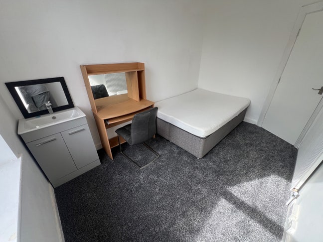 Room in quiet area Main Photo