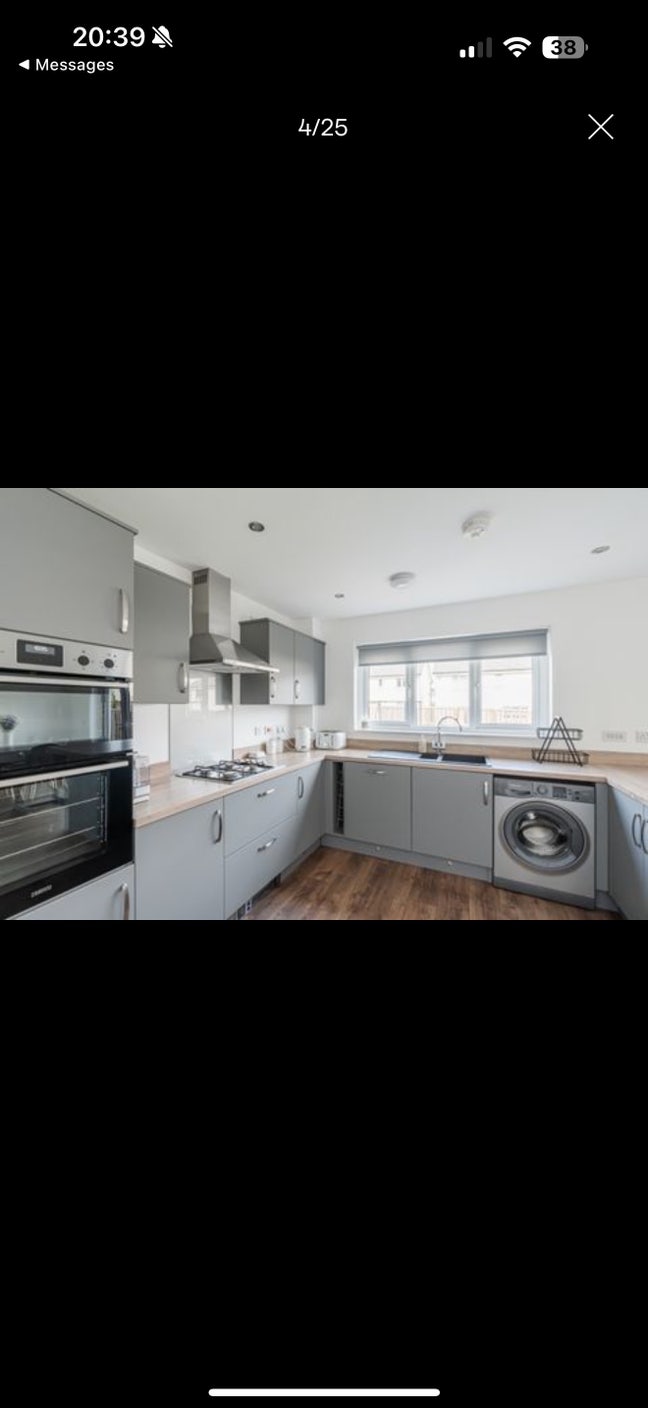 Bright Furnished Room - Easy Bus to Edinburgh Uni Main Photo