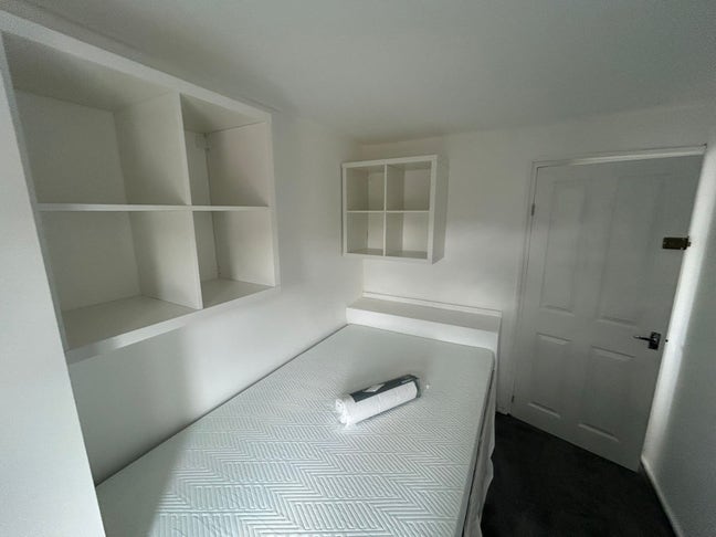 Female  Room:  Next  to  Royal  Stoke  Hospital Main Photo