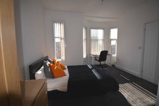 Extra Large Double Ensuite Room CV1 3AF Main Photo