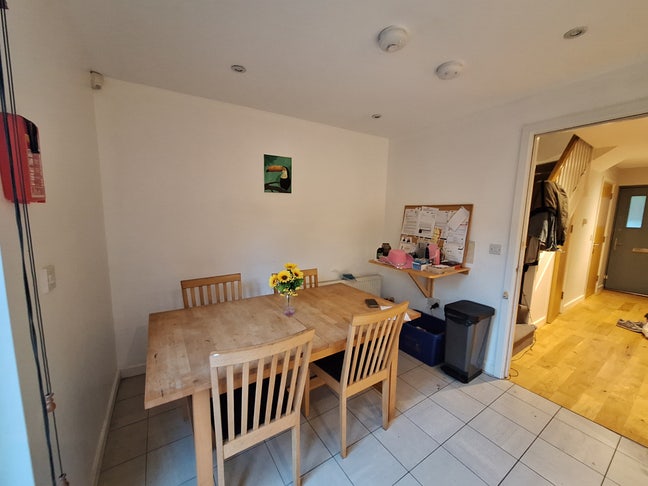 Friendly houseshare looking for a housemate Main Photo