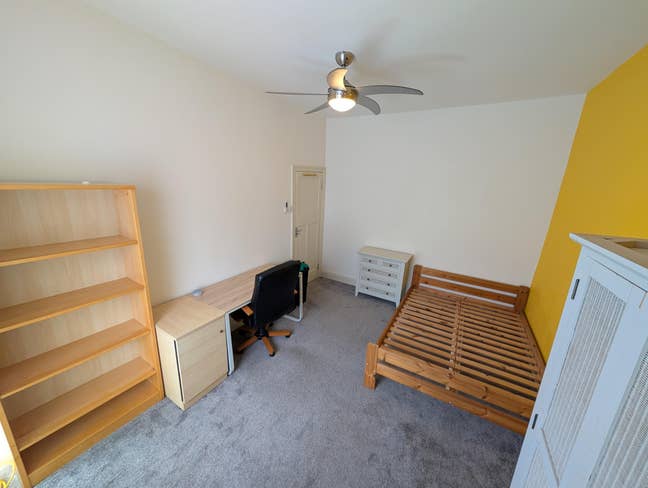 Large double room in a cosy home Main Photo
