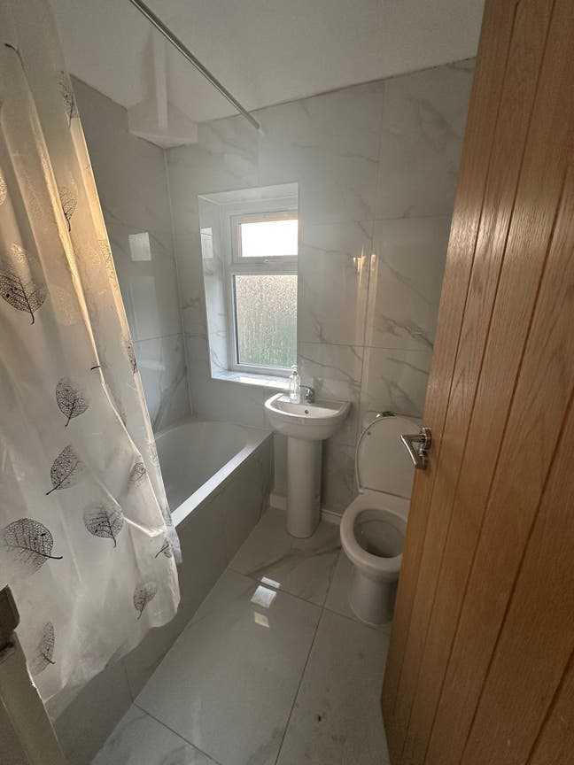 🏡 Spacious 3BHK House for Rent in LS8 Area
 Main Photo