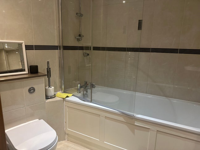 Double Room in a 2B2B flat  Main Photo