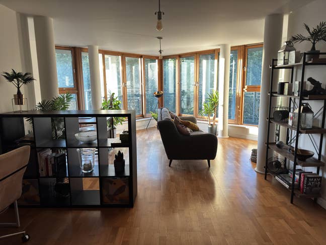 Large Ensuite Double Bedroom in Habourside Flat Main Photo