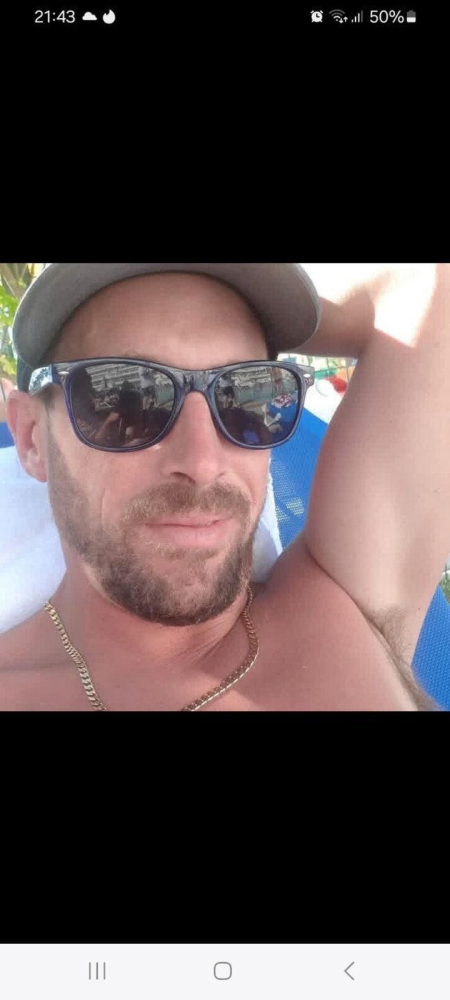 Hi I'm Dan. I'm looking for a double room wit... Main Photo