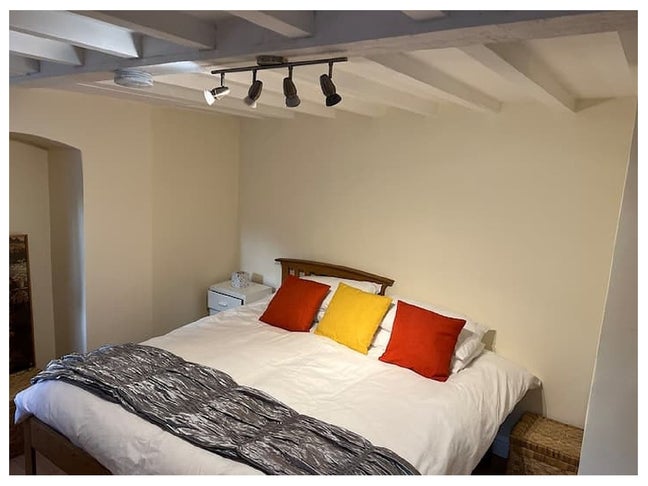 1 bedroom, 1 bathroom flat in leafy Summertown. Main Photo