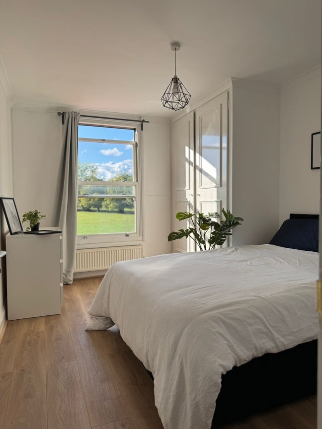 Spacious Furnished Double Room 7 min walk station  Main Photo