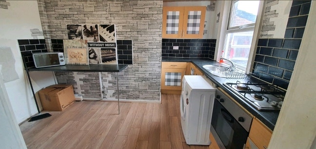 1 bed flat BILLS INC. Stockport, near centre trans Main Photo