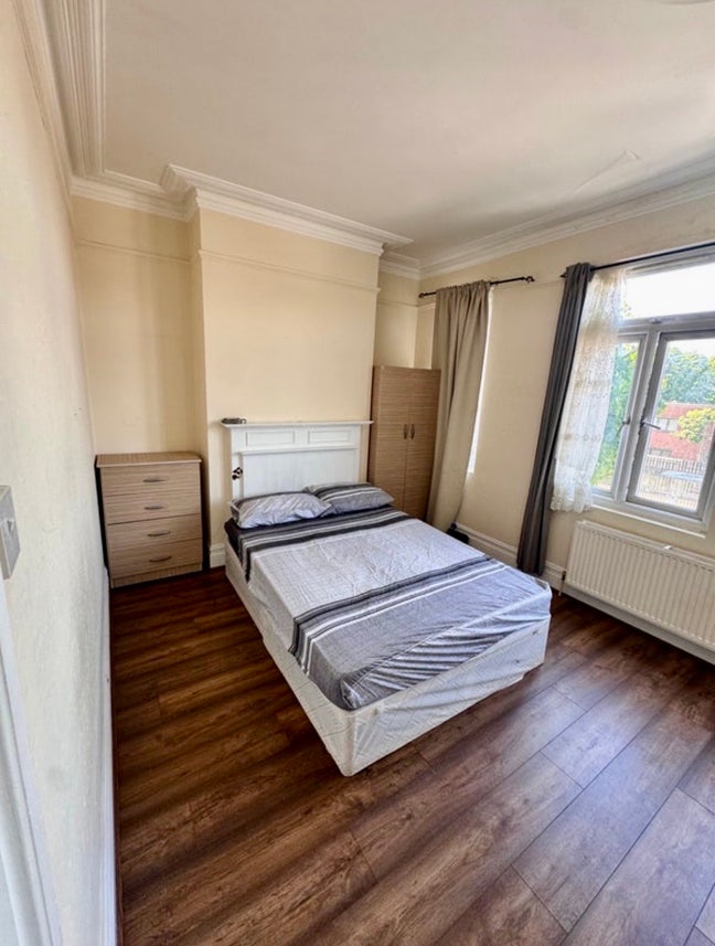 2 Cute Room Next to Highams Park Station+Bill Incl Main Photo