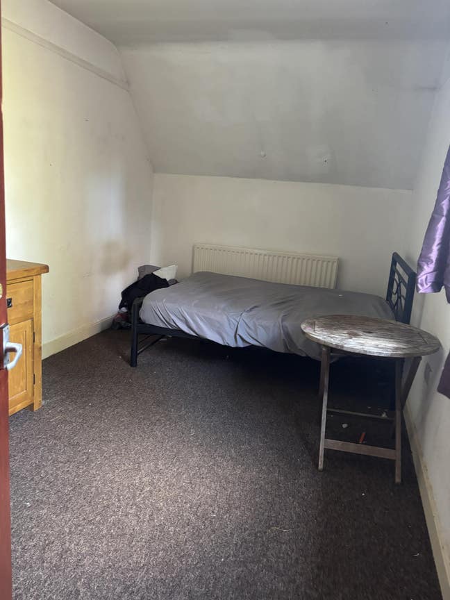 Single bedroom Main Photo