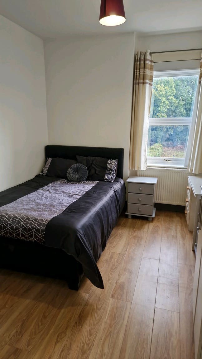 Double Ensuite Room in Great Location Main Photo