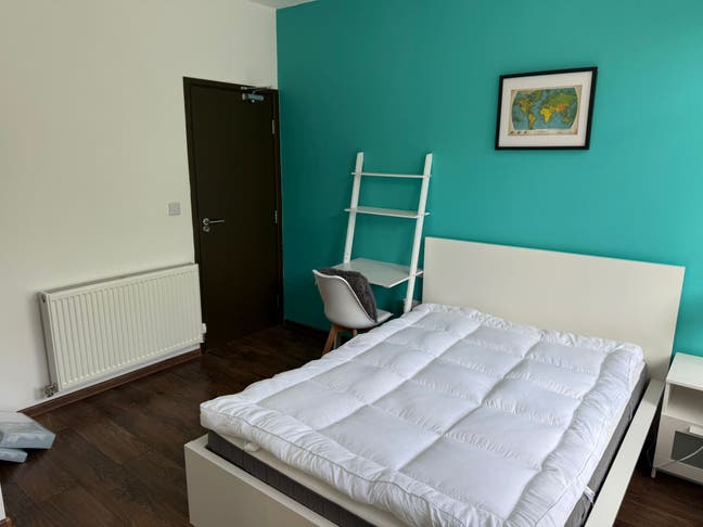 Spacious Furnished Double Room on City Road Main Photo