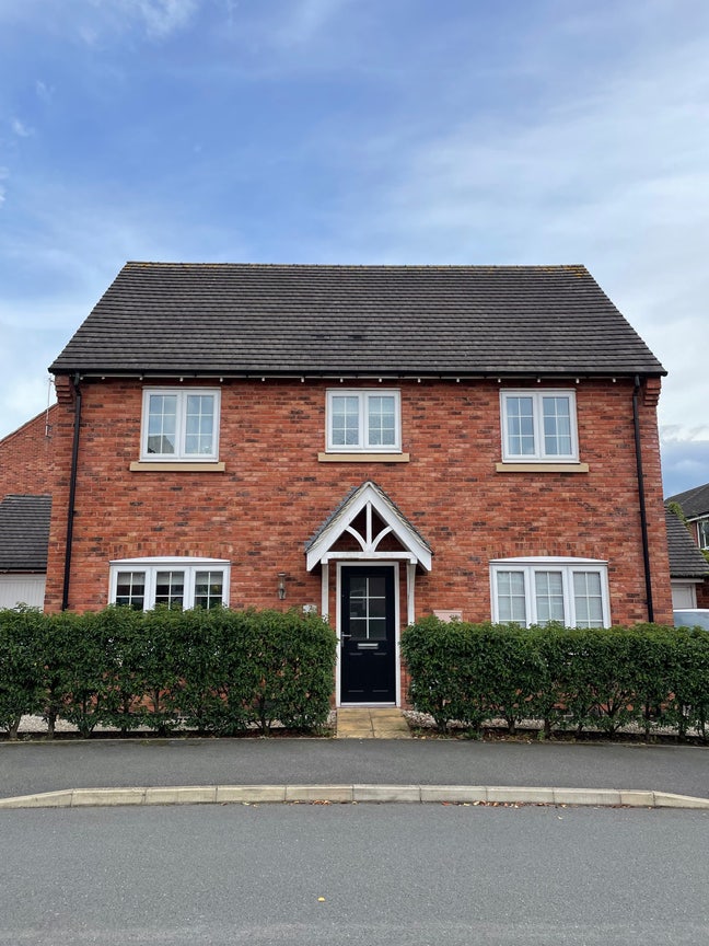 Quiet detached house in Ashbourne Main Photo