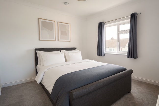 Double Bedroom & En-Suite + Living/Office Space  Main Photo