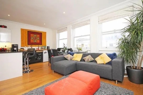 Room available with ensuite bathroom and terrace Main Photo