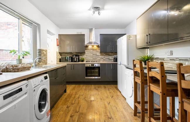 Student Rooms Available - Prime Location  Main Photo