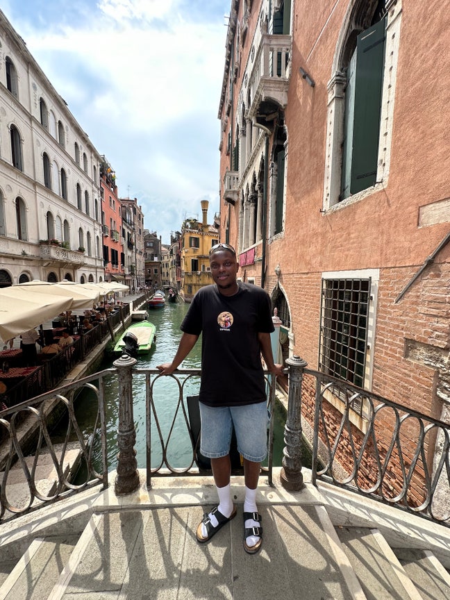 28  year old looking for double room Main Photo