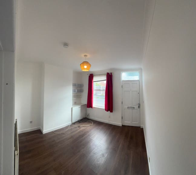 Newly refurbished 3-bedroom house for rent Main Photo