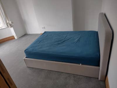 Large double for clean, friendly kind person  Main Photo