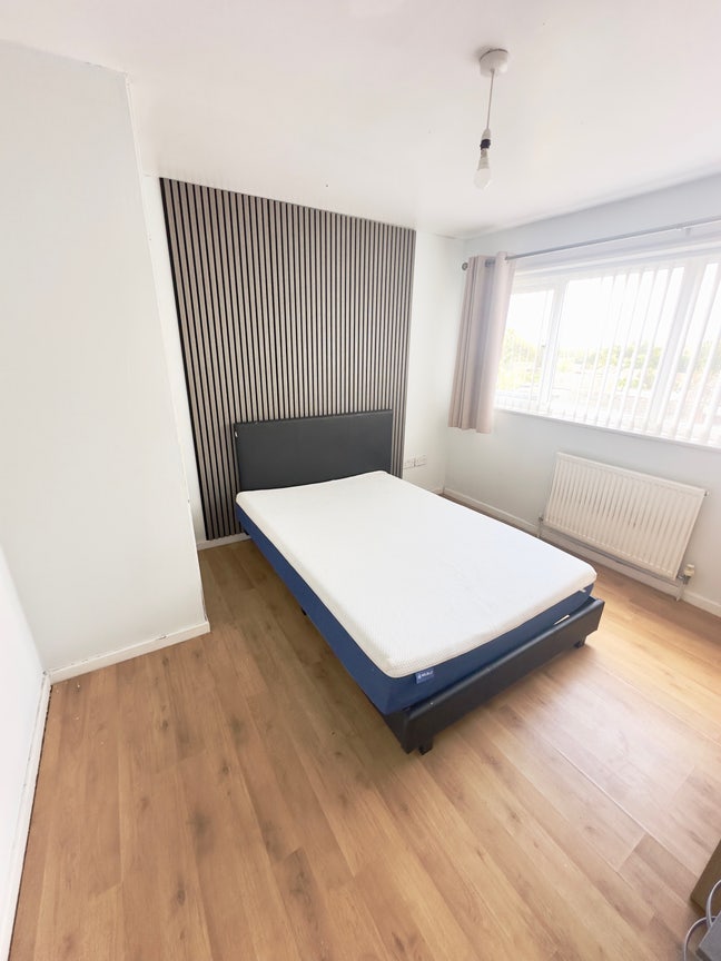 Room in shared house  Main Photo