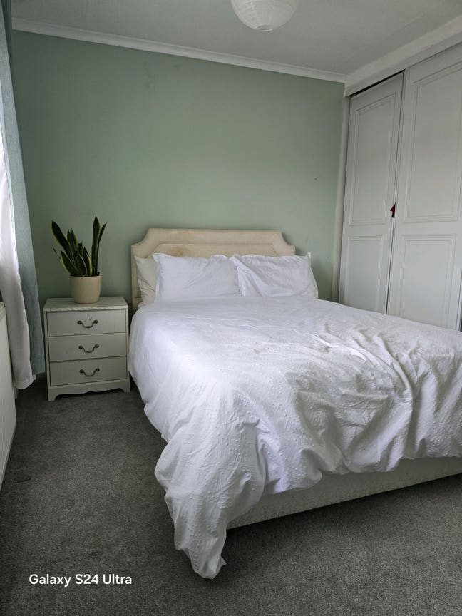 Double and single room available  Main Photo