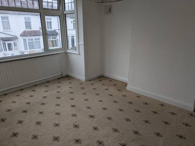 2 double one single for rent Croydon near trams st Main Photo