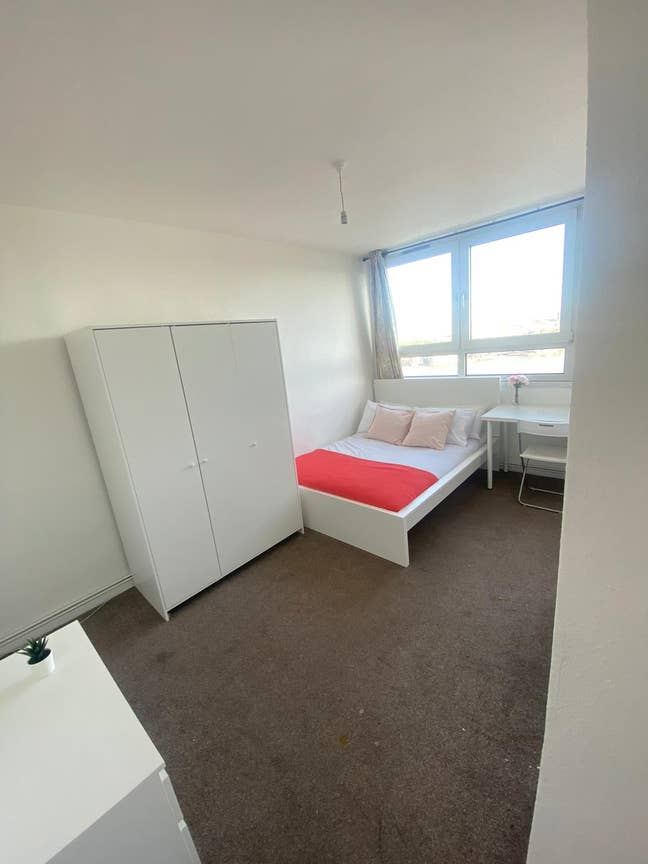 CHEAP and FANCY double room in luxury flat Main Photo
