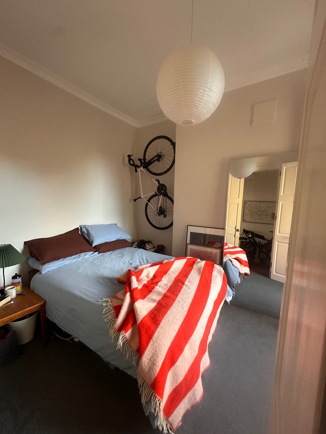 Room available in cozy 2-bed Herne Hill flat  Main Photo